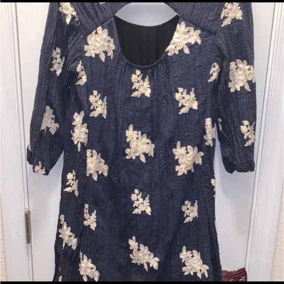 LIKE NEW 3/4 SLEEVE DRESS. - Picture 2 of 3